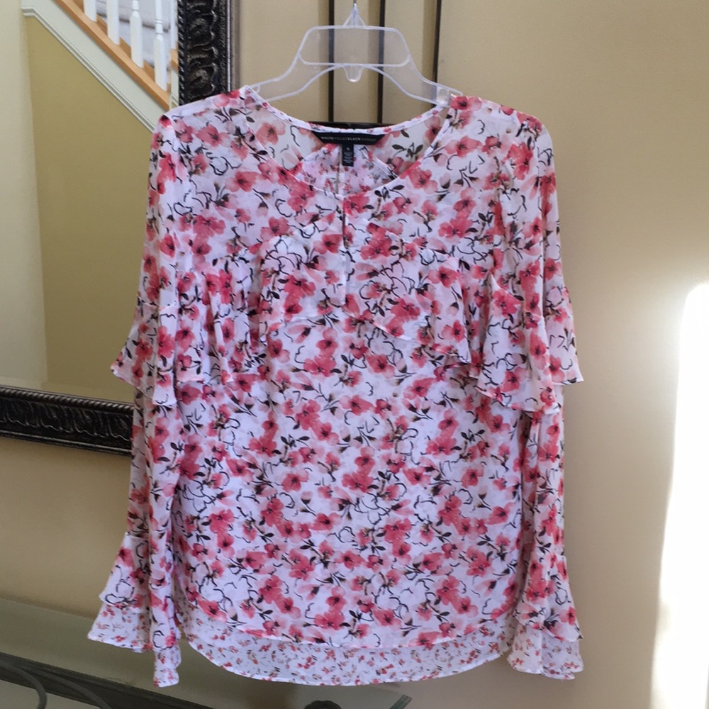 White House Black Market feminine floral ruffle blouse womens size 6